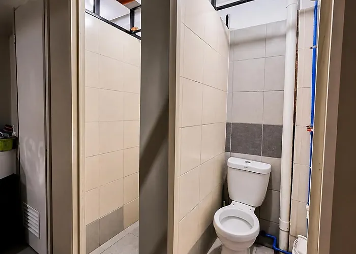 بيت شباب Affordable Near Ayala And Greenbelt مانيلا