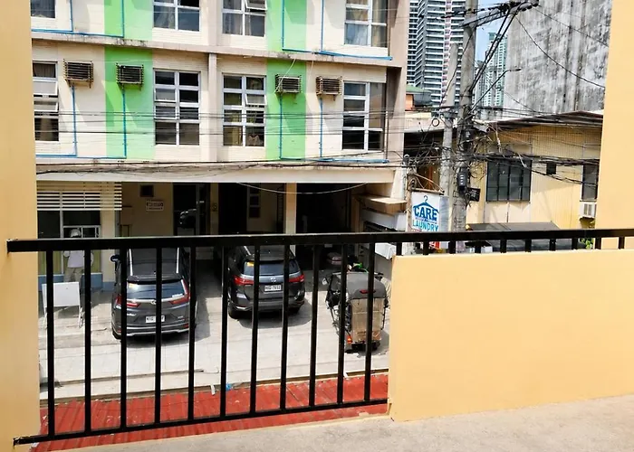 Affordable Near Ayala And Greenbelt مانيلا