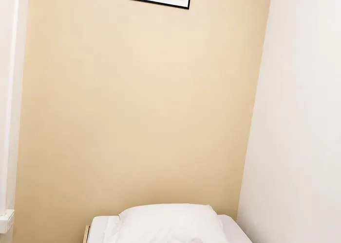Affordable Near Ayala And Greenbelt بيت شباب